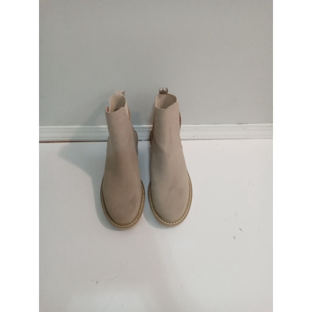 Women's Catherine Catherine Boots Size 8.5 Beige